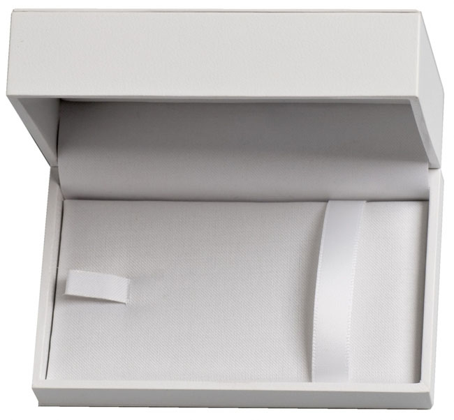 cutii promotionale pentru brelocuri de lux Nina Ricci poza 2