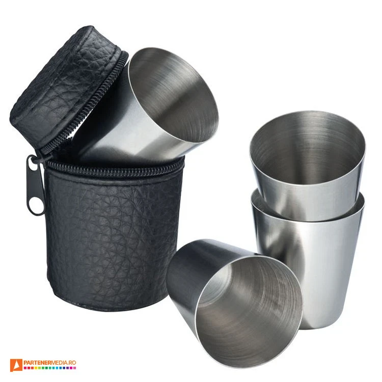 Seturi de 4 pahare mici metalice promotionale in etui din imitatie de piele seturi de 4 pahare metalice mici 5740