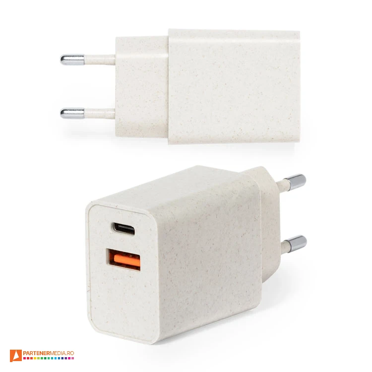Adaptoare de priza promotionale cu iesiri USB-A si USB-C, cu stecher european adaptoare de priza usb din plastic biodegradabil 20270