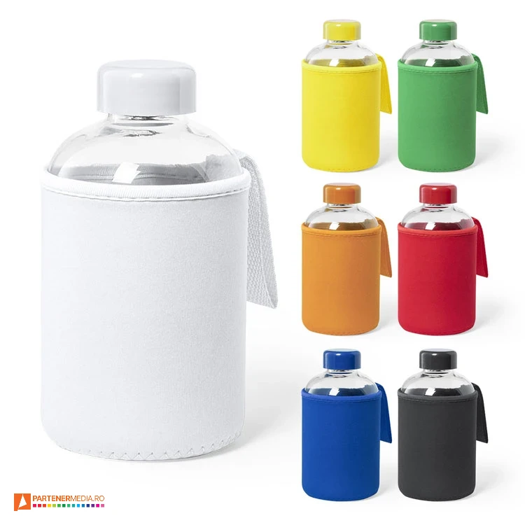 Bidoane din sticla transparenta cu husa colorata cu maner pentru transport bidoane de 600 ml din sticla cu husa colorata 6870